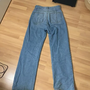 Jeans - Snygga lösa byxor i storlek XXS, passar också som storlek S