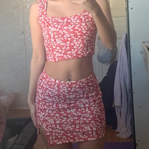 Matchade set med kjol och topp - Ett rött gulligt set från Shein i storlek Xs