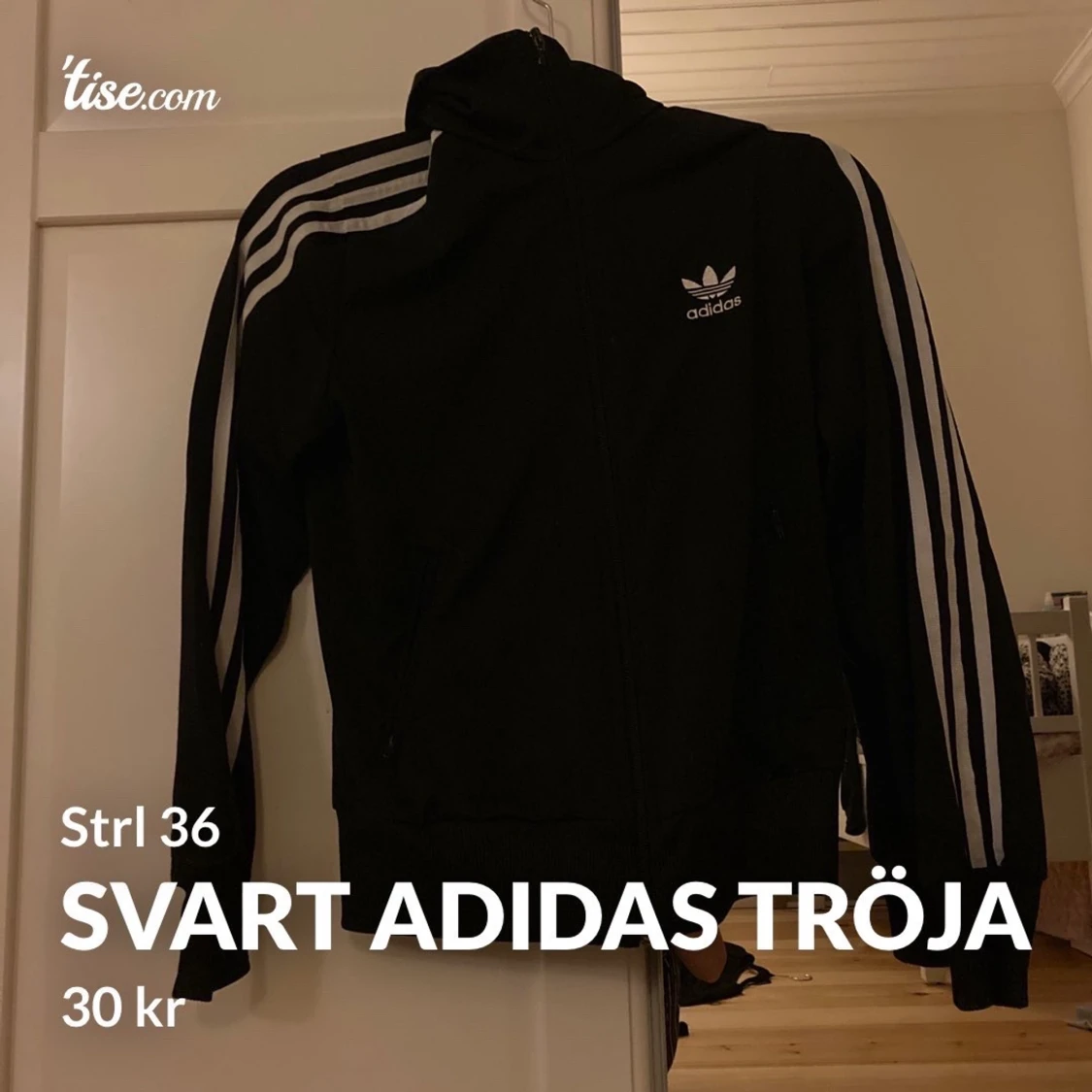 Svart Adidas hoddie med dragkedja 