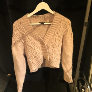 Kofta - Stickad rosa kofta från Lindex 