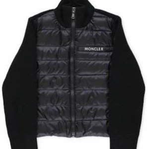 Söker moncler cardigan S - Söker en cardigan jacket skriv till mig om ni har