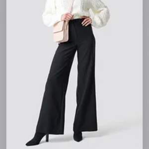 Svarta loosefit kostymbyxor från Nelly (Trendyol) 🖤 supercoola och sköna, storlek 36 men passar också 38! 