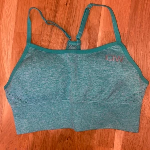 Icaniwill sportbehå - Sportbehå från Icaniwill. Uttagbara pads. Säljer även hela setet i en annan annons☺️