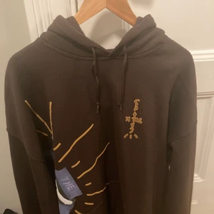 Travis Scott, Highest in the room hoodie - Aldrig använd. Kontakta mig gärna vid frågor eller funderingar.