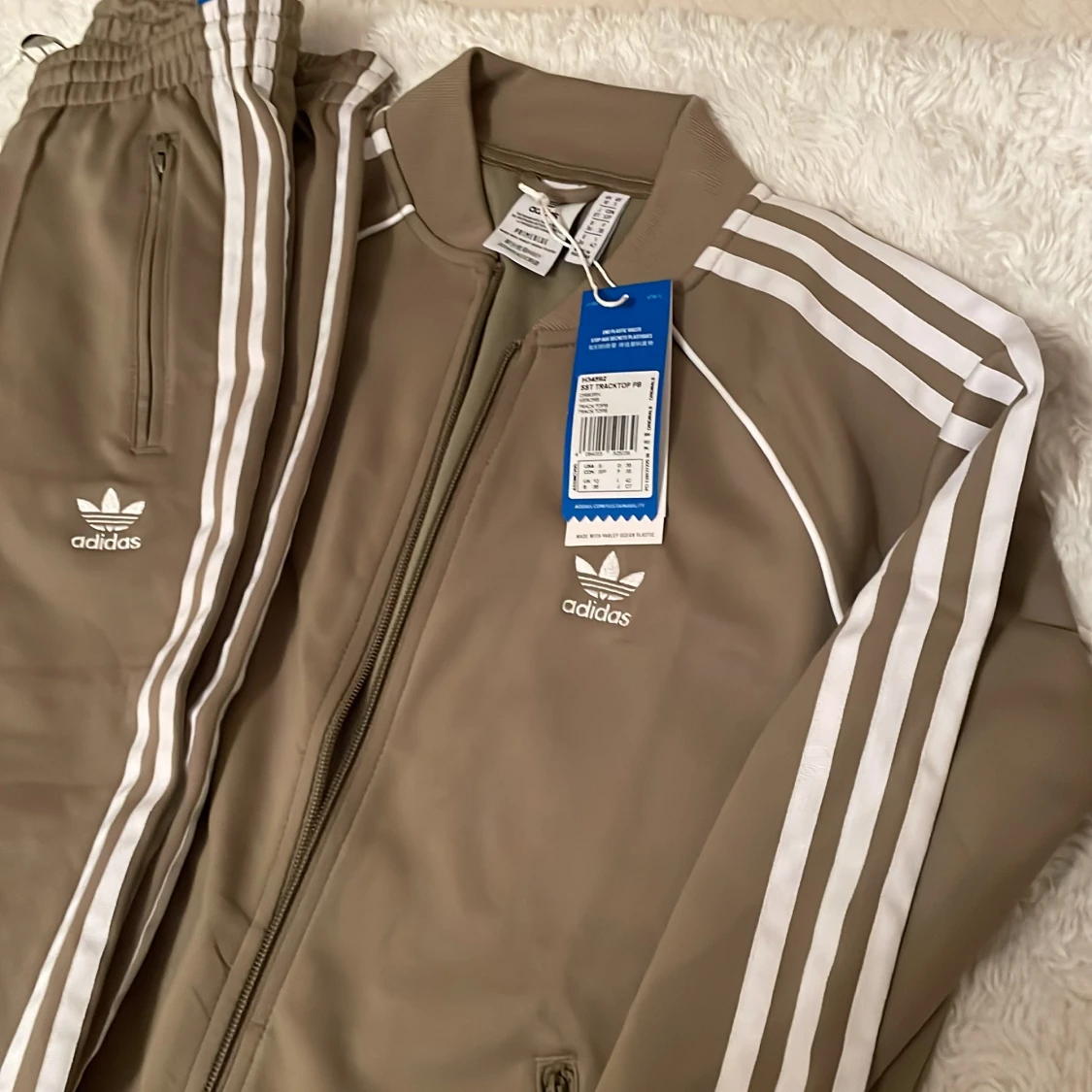 Adidas dress limited edition - 90