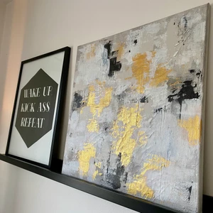 Abstrakt tavla  - Tavla 50x50cm med abstrakt motiv. Guld som glittrar när solen skiner! 
