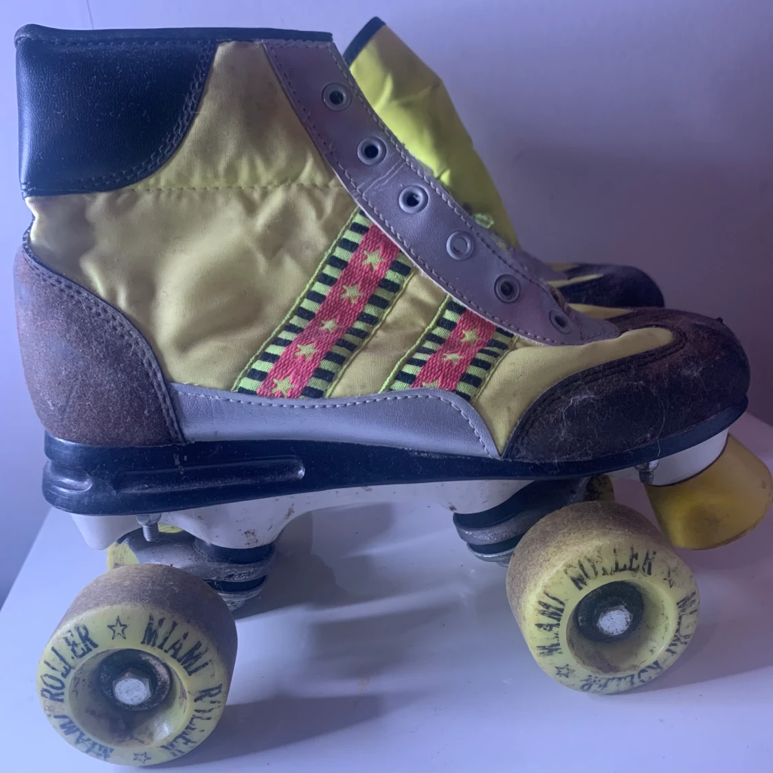 Kids vintage rolleskates. - 90