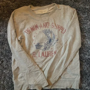 Sweatshirt ralph lauren  - Grå sweatshirt från Ralph lauren, strl m men passar även s