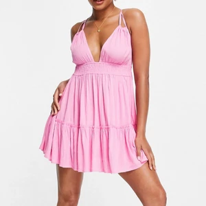 KLÄNNING - Helt ny klänning (oanvänd)! Säljer pga inte min stil!! skit snygg däremot. Pris kan diskuteras vid snabb affär ❤️‍🔥❤️‍🔥