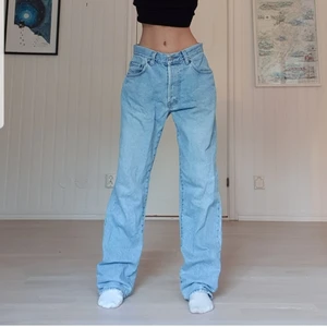 Vintage Crocker jeans S - Vintage ljusblå Crocker jeans💖Kontakta mig även privat om du budar💖 Sitter ganska oversized på mig som är 34/36, skulle sitta bättre på en 36/38. 