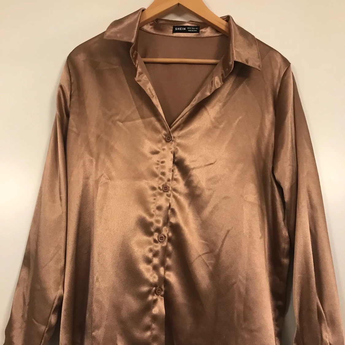 Fin skjorta från SHEIN. Storlek Medium