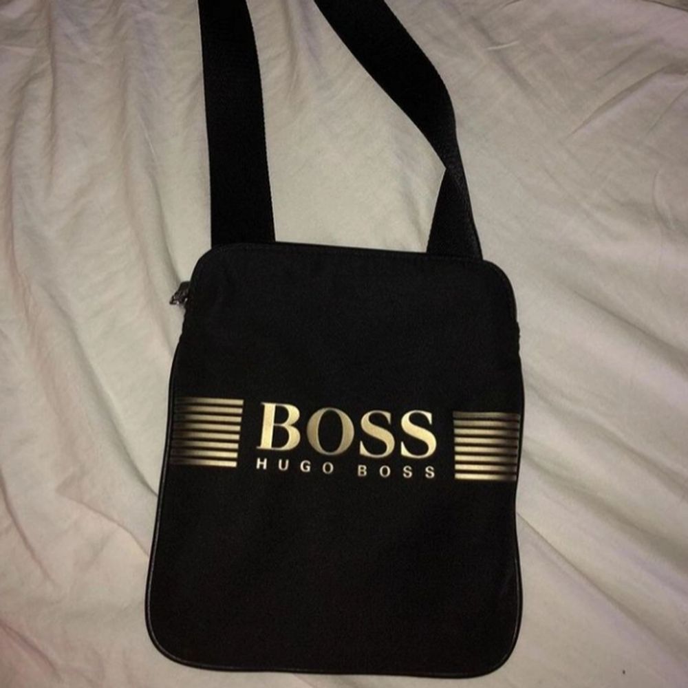 Hugo Boss väska - Hugo Boss | Plick Second Hand