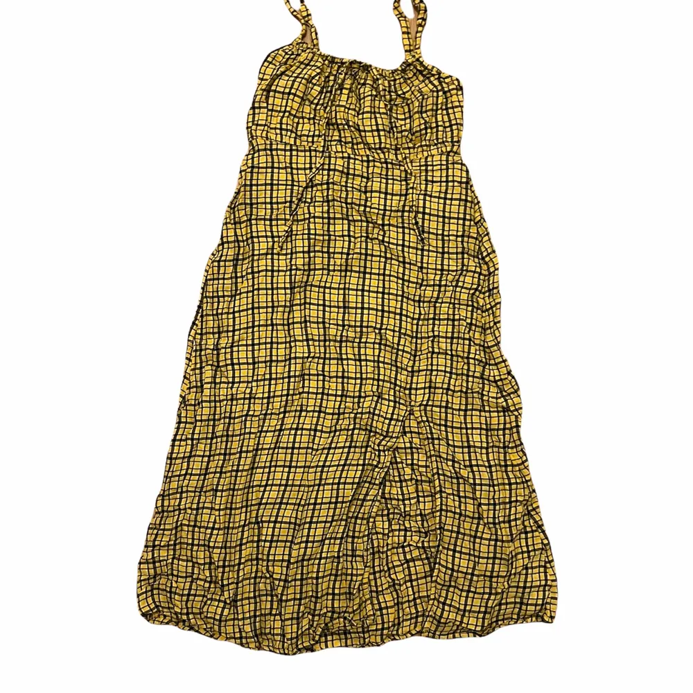 A short summer dress with a cute pattern . Klänningar.