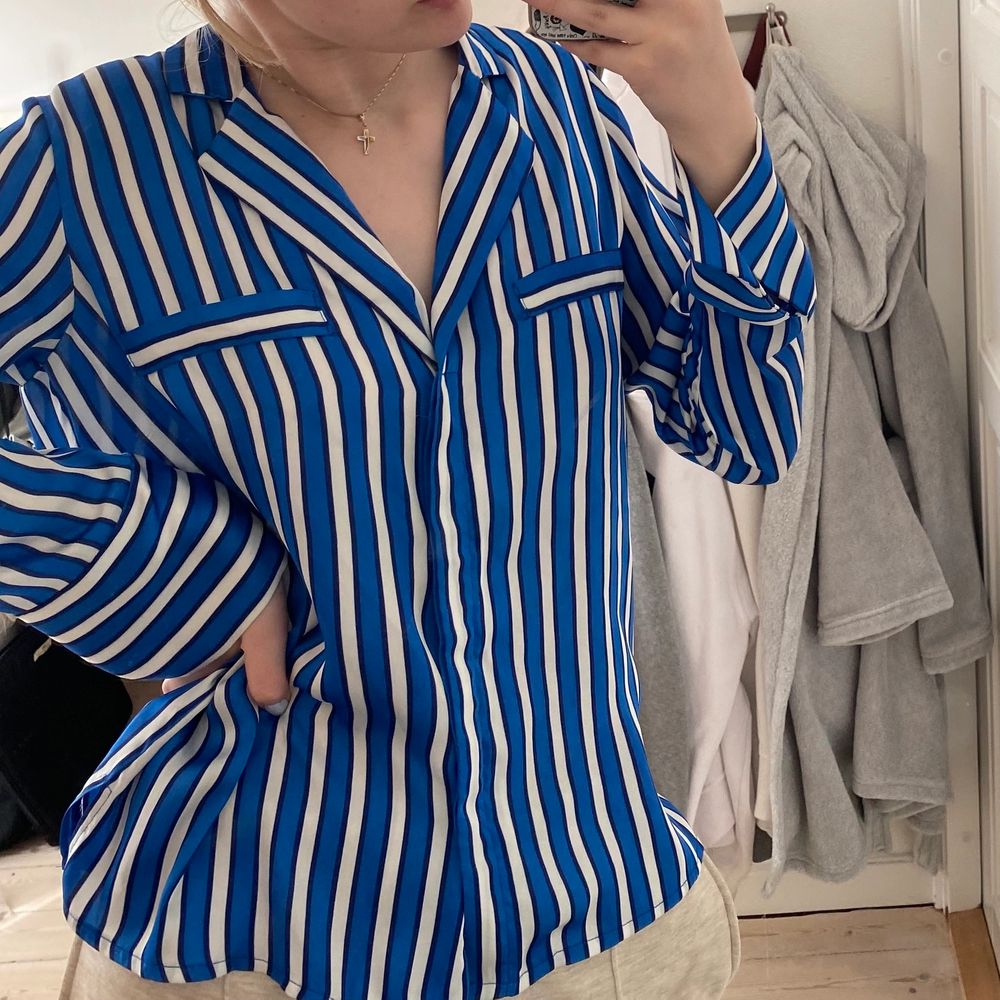 Superskön & snygg silkesskjorta från Gina Tricot ! Ett av mina favoritplagg som tyvärr inte kommer till användning:(. Skjortor.