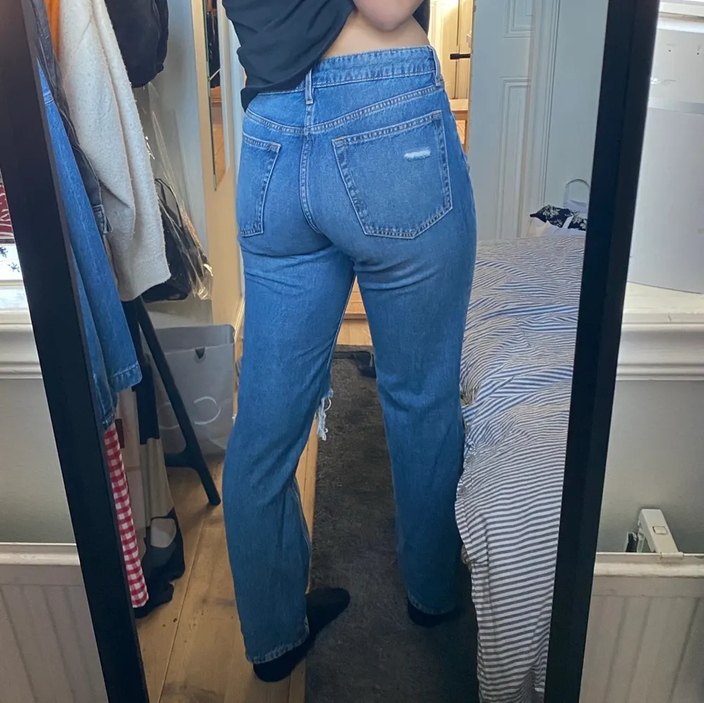 As snygga jeans som e lite för korta för mig och därför knappt använda. Jeans & Byxor.