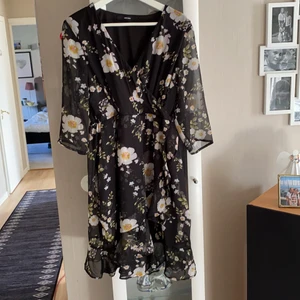 Ny fin klänning  - Storlek L