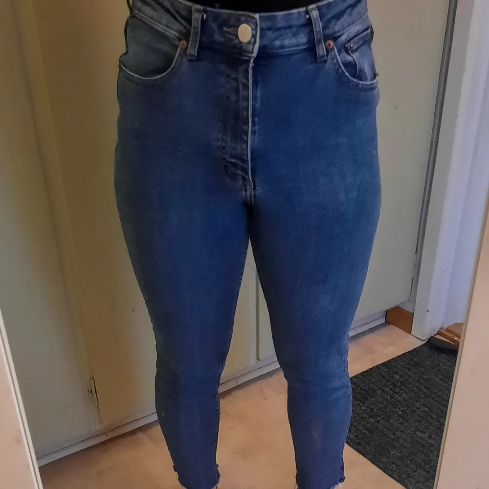 Cheap monday. High wasted. Finns ingen storleksguid men skulle vilja säga S. (Jag är 155 cm). Jeans & Byxor.