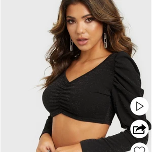 Svart glittrig topp - Glittrig croppad topp, perfekt för fest.a näven en gång