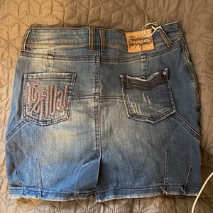 Jeanskjol desigual - Supersöt jeans kjol från desigual!💕 frakt: 66kr