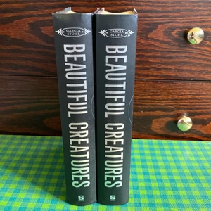 Beautiful Creatures - Bok 1 & 2 ur serien Beautiful Creatures av Kami Garcia & Margaret Stohl. Säljs tillsammans!   Passar unga tonåringar, fantasyromans. 