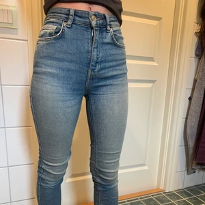 Blåa jeans  - Blåa jeans från Gina tricot (perfect jeans), skinnyjeans, högmidjade 