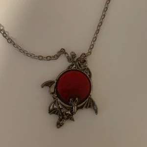 gothic fladdermus halsband  - jättefin!! FRAKT KOSTAR 10KR 🫶