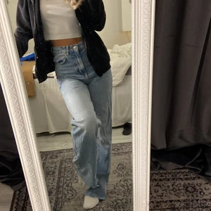 Jeans - Säljer mina jeans från ginatricot i storlek 32/34