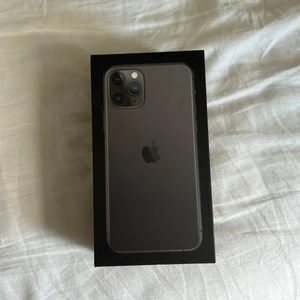 Iphone  - Säljer nu min iPhone 11 PRO, den är använd ett år och fungerar utmärkt, inga slitningar alls på mobilen vad jag kan se. Haft skyddsglas sen dag.  1. 64gb, olåst. Kom med egna bud. Skicka vid fler bilder eller andra frågor. Har även skal till! 