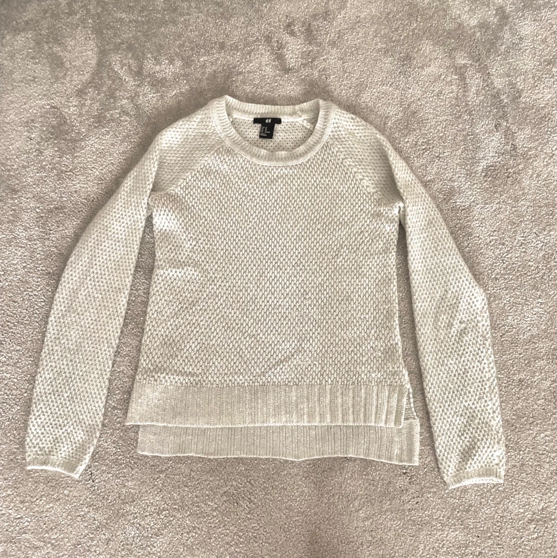 Stickad grå/vit tröja - 91