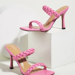 Rosa skor  - Fina skor till salu. Säljer för dem inte kommer till någon användning. Stl: 39  Köparen står för frakten 💞