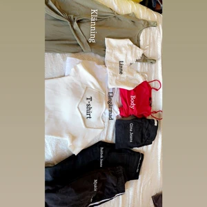 Billiga kläder  - Säljer två påsar fulla med kläder jag ej har användning för, allt är i bra skick i stl Xs! Köparen står för frakten:)