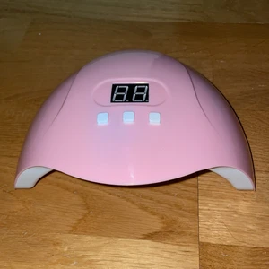 Uv lampa - Helt ny lampa. Aldrig använd då jag fick 2 stycken i födelsedagspresent☺️ har 30/60/90 sekunders funktioner😊 frakten ingår i priset