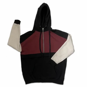 Oversized Hoodie  - Sip up Hoodie i tre olika färger  Bara skick förutom att den är lite nopprig på enstaka ställen Det är storlek S men den är oversized så skulle mer klassa det som en L