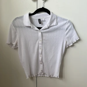 Gullig top - Ny skick, nästan inte använd 