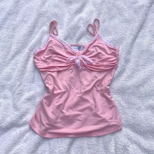 Topp  - Kolla min andra annons. Passar S/M. Köpare står för frakt. Aktiverar budgivning vid stort intresse!💞