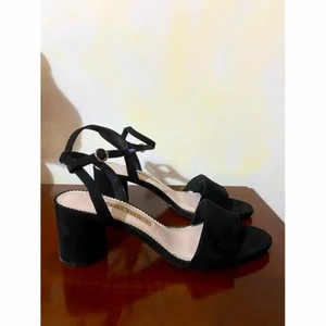 Zara Basic svarta sandaler  - Used 3 time before. Bought them 2018.