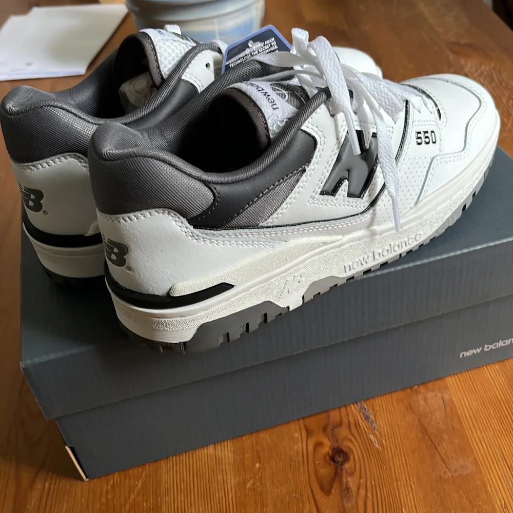 New Balance 550, never used. Comes woth boxes and certificates. Size 39,5. . Skor.