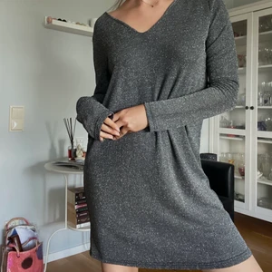 Glittrig klänning  - Säljer pga använder inte längre 