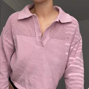 rosa stickad tröja från zara i jättemysigt material. väldigt söt och bekväm, använd ett fåtal gånger