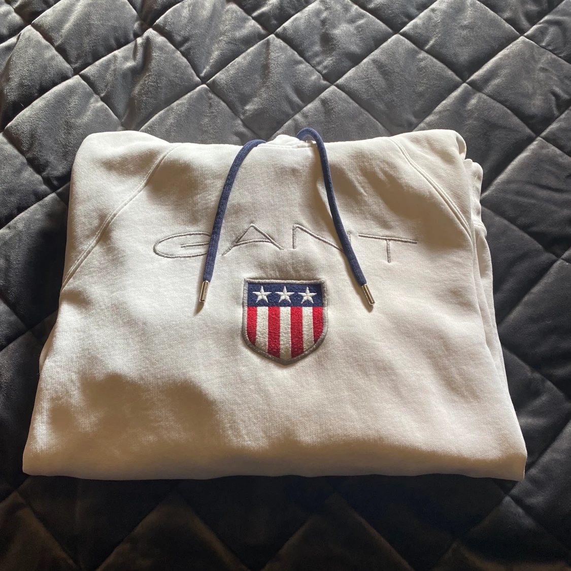 Vit GANT hoodie - 90