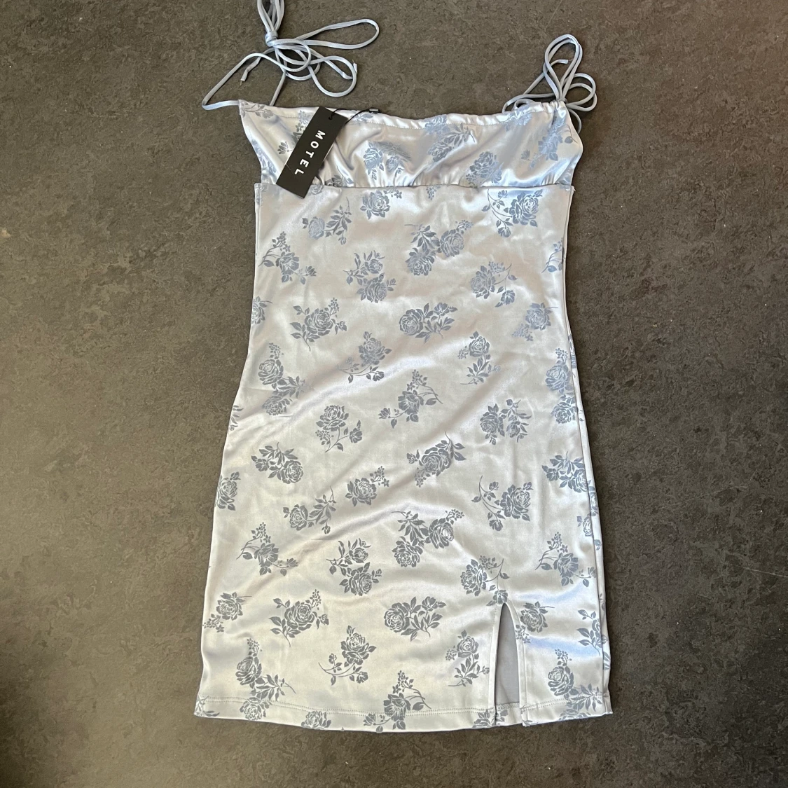 MOTEL - blå satin jacquard miniklänning - 90