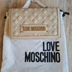 Vacker handväska från Love Moschino! Aldrig använd 👌