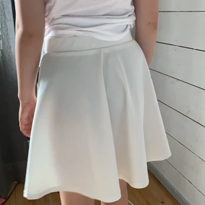 Kjol  - Söt kjol ifrån shein. Alldrig kommit till användning då den är lite för stor för mig! + frakt💕