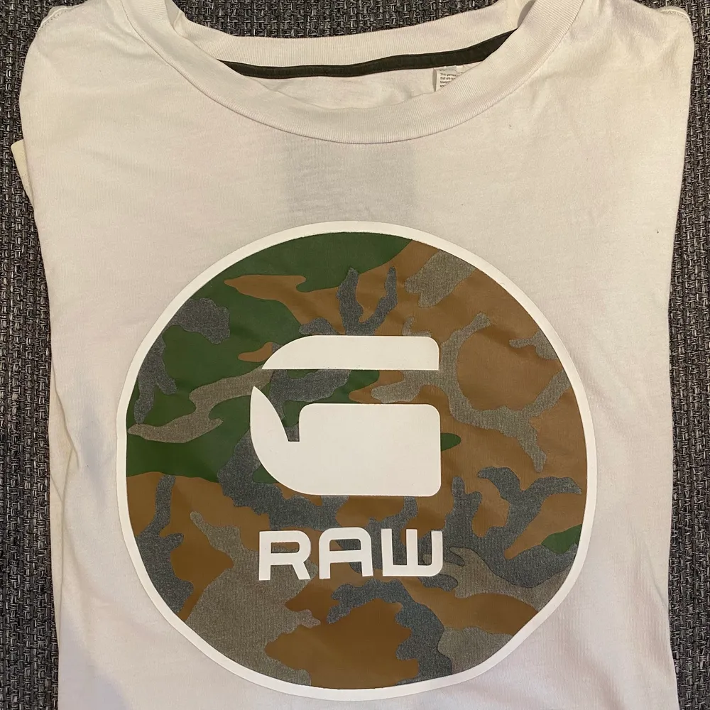 G-Star Raw T-shirt (vit). Strl L (Relaxed Fit). Bra skick. Hör av dig vid frågor.. T-shirts.