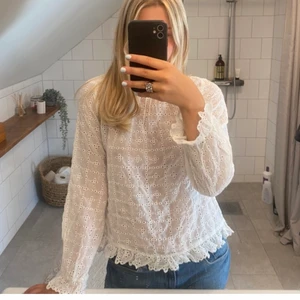 Blus  - Blus från Hm, köptes för 250kr, säljer pga ingen använding. Köparen står för frakten 💖