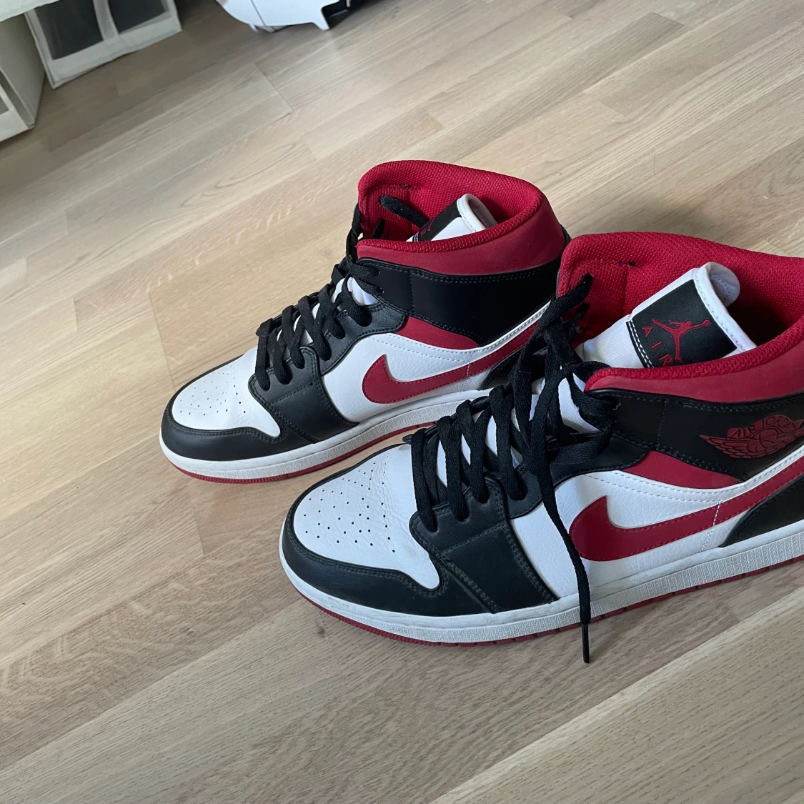 Air Jordan 1 mid gym röd svart vit