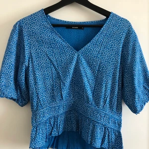 Blå blus - Snygg blus från bik bok! 