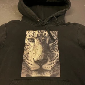 The Cool Elephant, strl xs - Två svarta huvtröjor från The Cool Elephant. Storlek XS. 200kr/st eller 300 kr för båda. 