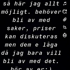 :) - Har ryttar saker allt ifrån skor till kläder o utrustning o häst saker som ryktsaker, grimmor o grimmskaft