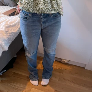 Levis jeans - Så himla snygga Levis jeans köpta vintage på ettresex💘  passar långa tjejer!!! Herrmodell så lite annorlunda midjemått, passar mindre storlekar